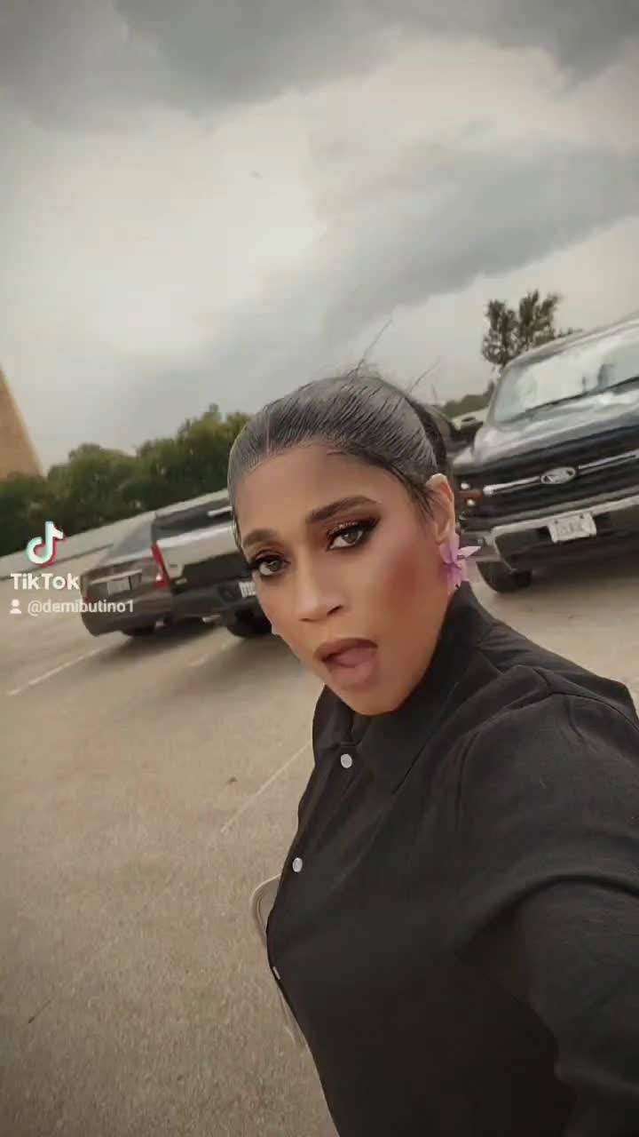 @Demi