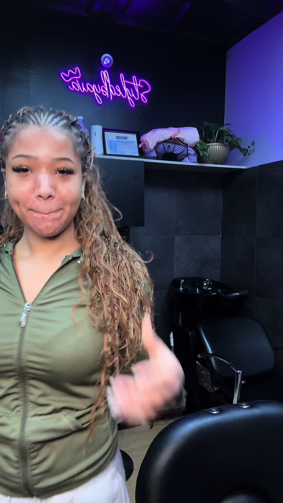 @Ava