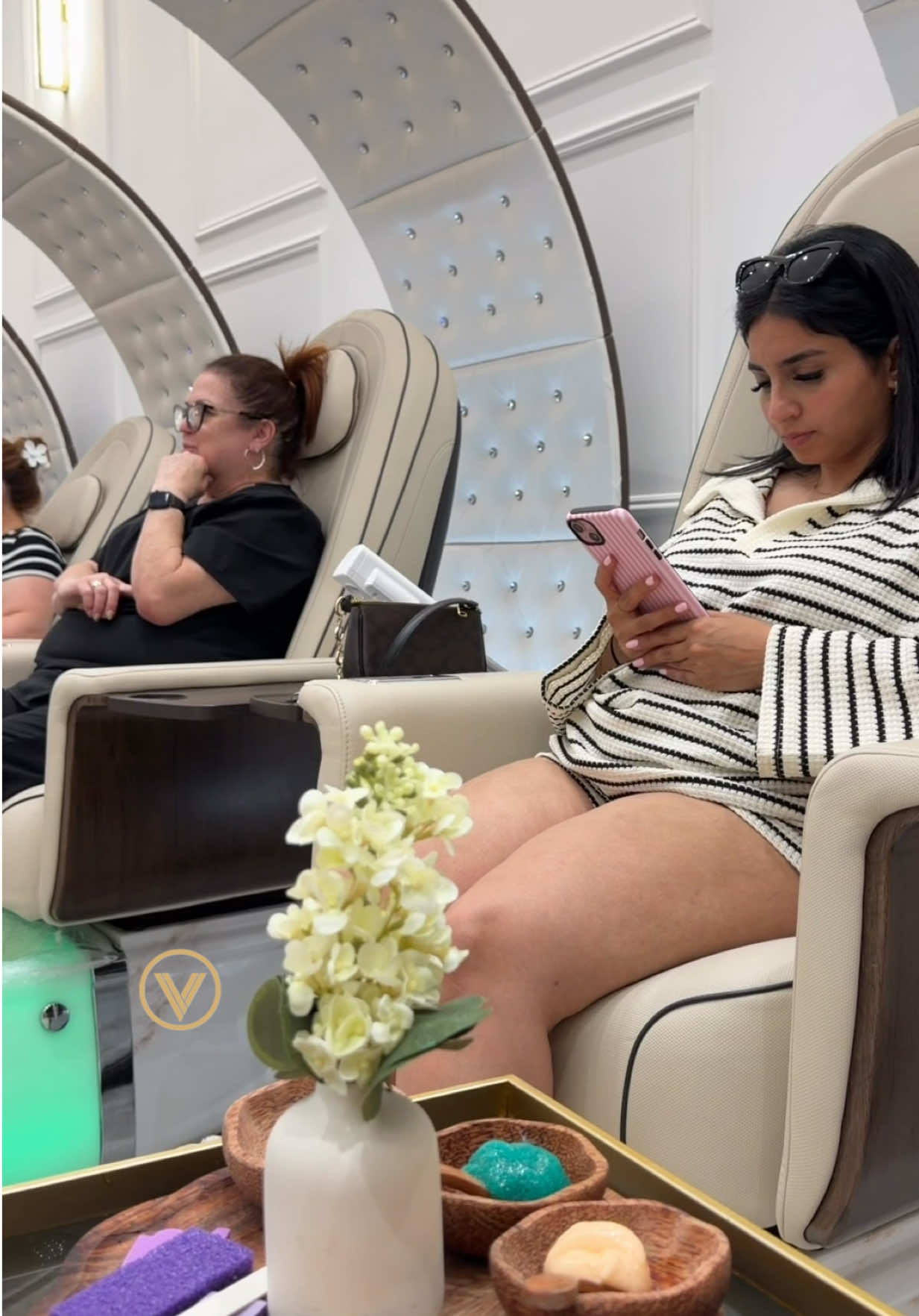@velvet nails kw
