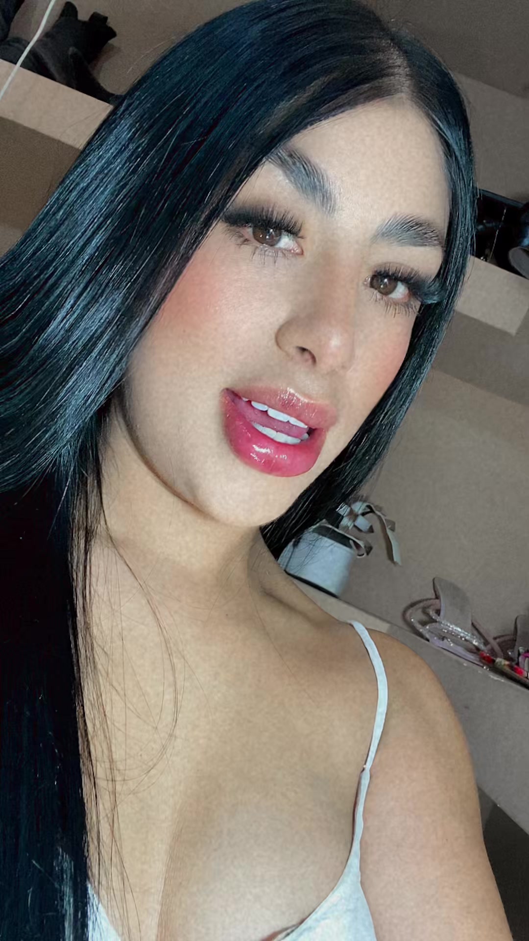 @👩🏻🎀