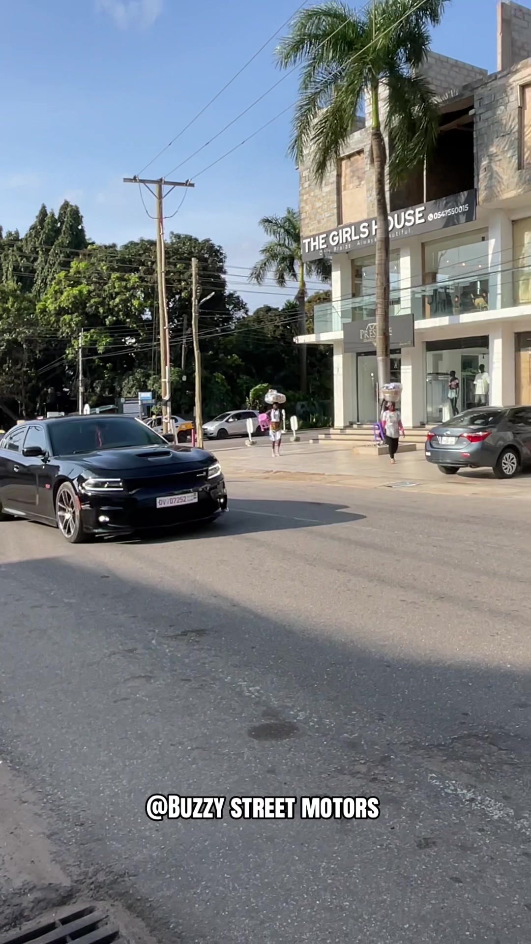 @BUZZY Street Motors