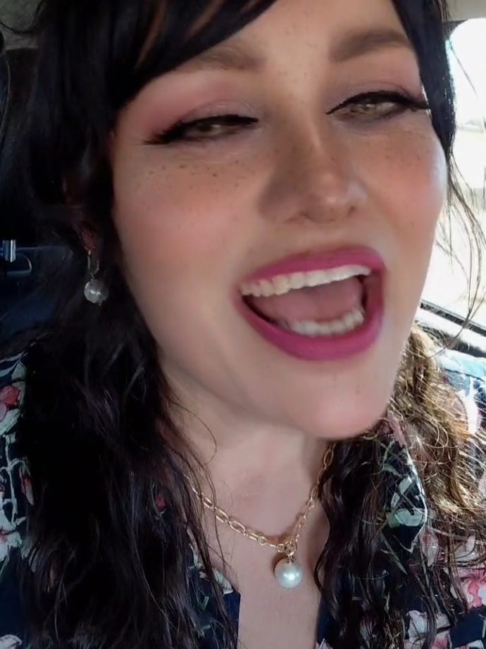 @KARINA