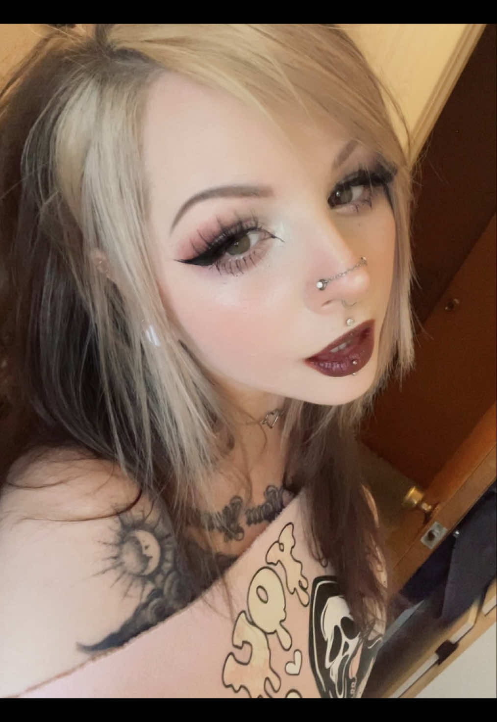 @ℭ𝔥𝔢𝔯𝔦𝔢 𝔏𝔬𝔳𝔢𝔩𝔩𝔞