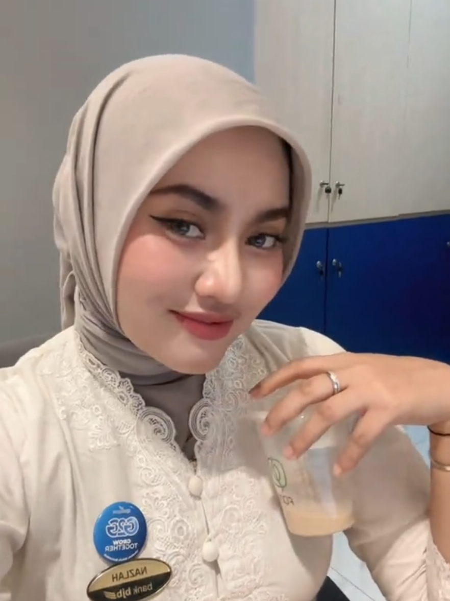 @Azura