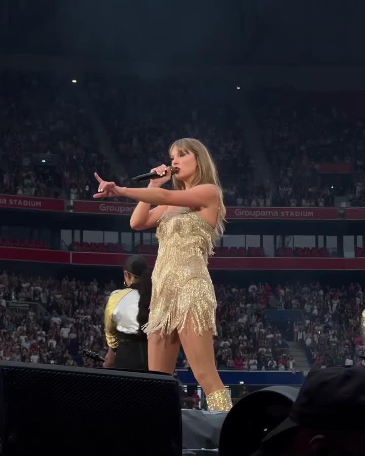 @𓂃꙳⋆videos from the eras tour