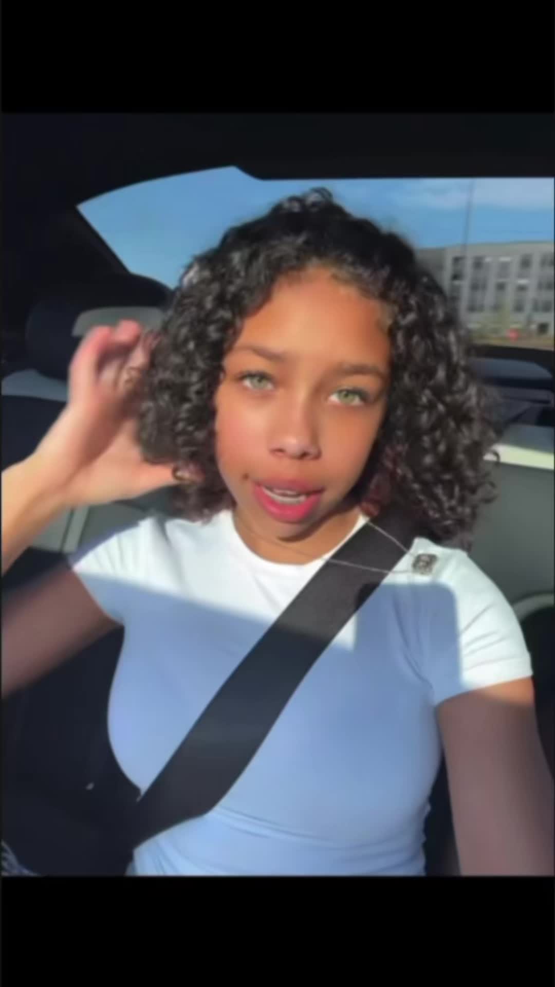 @𝓾𝓷𝓴𝓷𝓸𝔀𝓷 𝓮𝓭𝓲𝓽𝓸𝓻??
