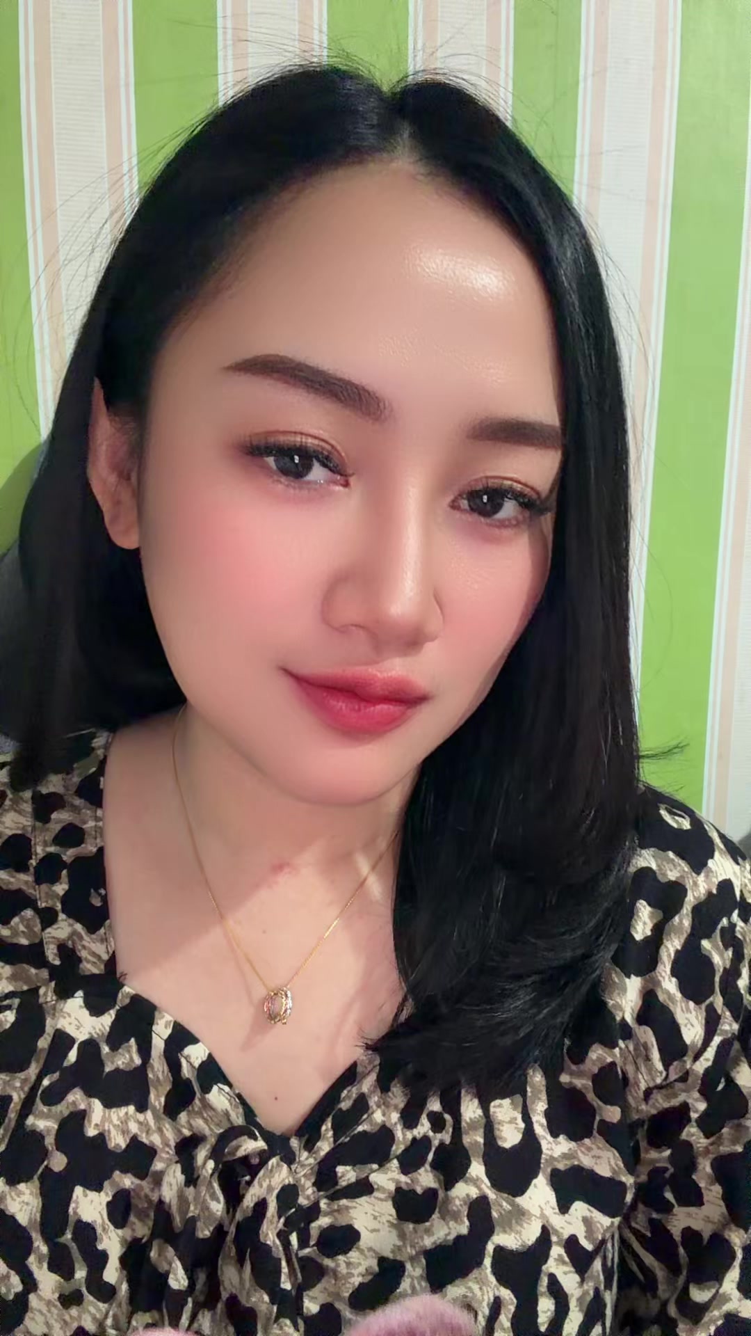 @Momy Via 🦂