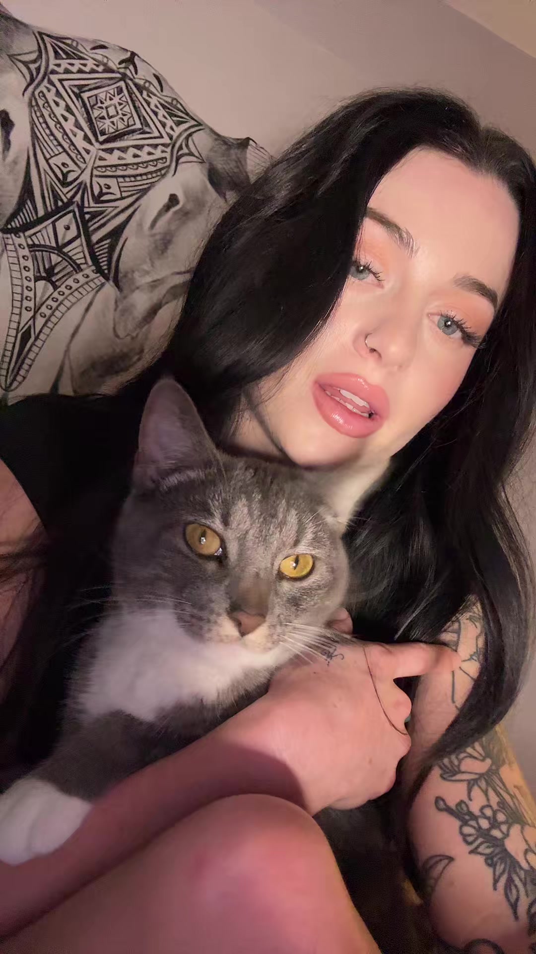 @🖤