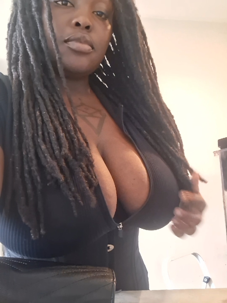 @Da Mermaid of Devotion🧜🏿♀️