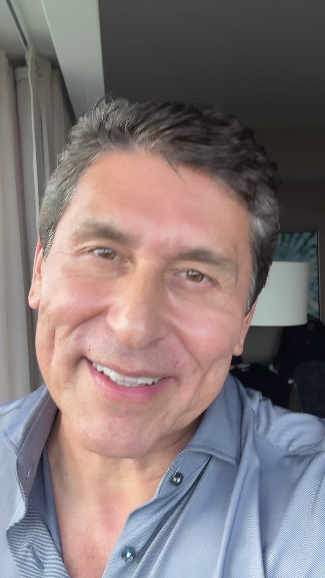 @César Lozano