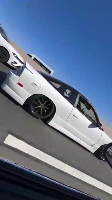@🦋