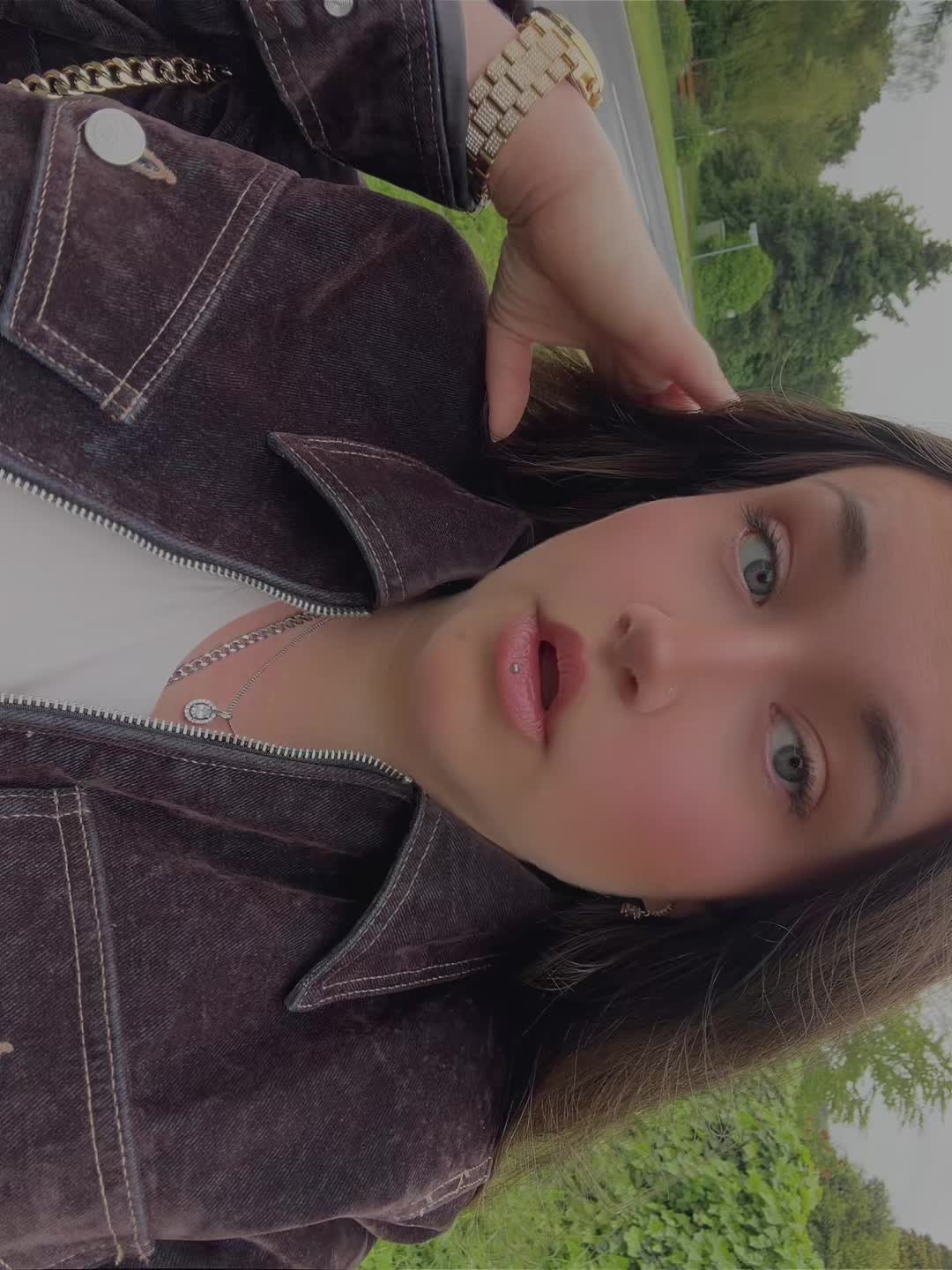@Seline