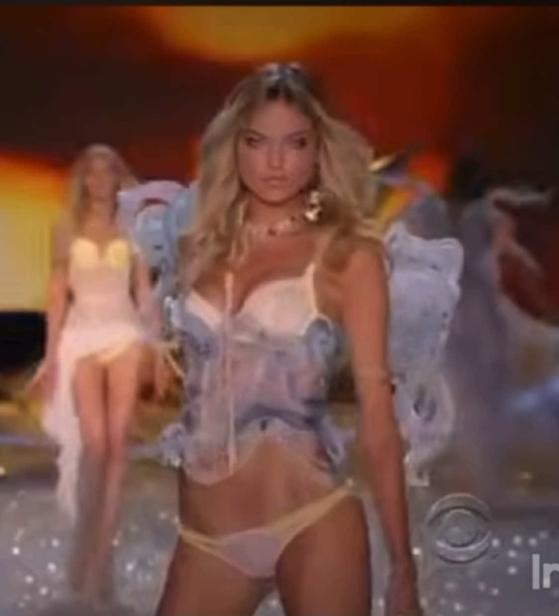 @Victoria&rsquo;s Secret95