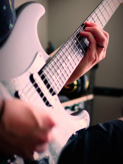 @Taylor Aguirre | Guitarist ஃ
