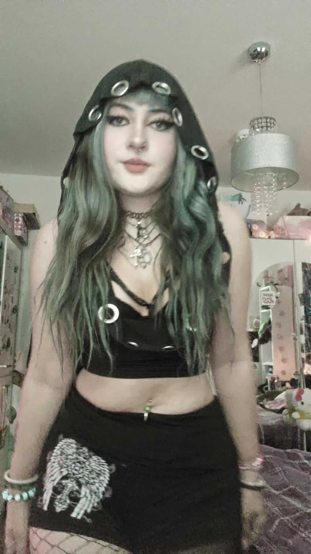 @𝑟𝑜𝑠𝑒𝑒 🦇