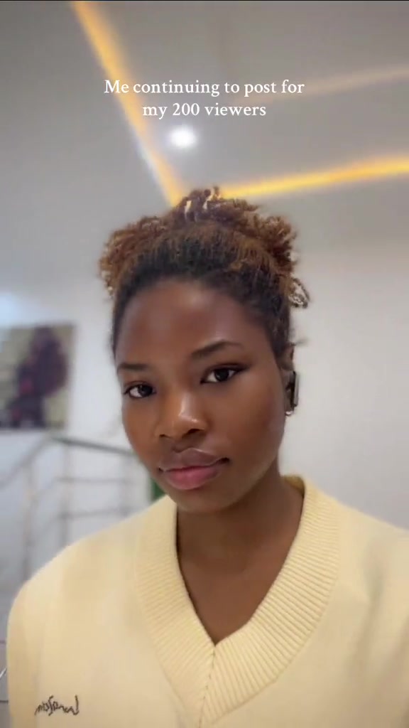 @FEMALE BARBER/LOCTICIAN IN LAG
