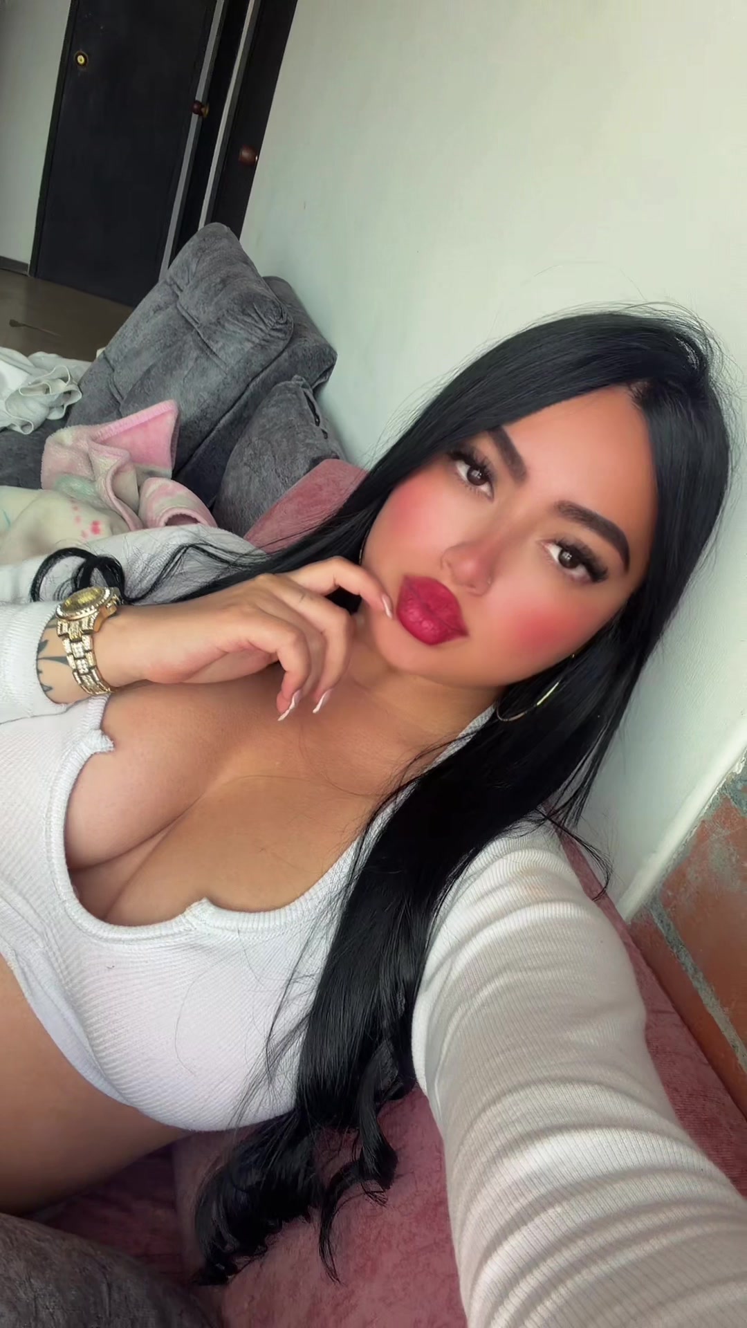 @VALENTINA♡.