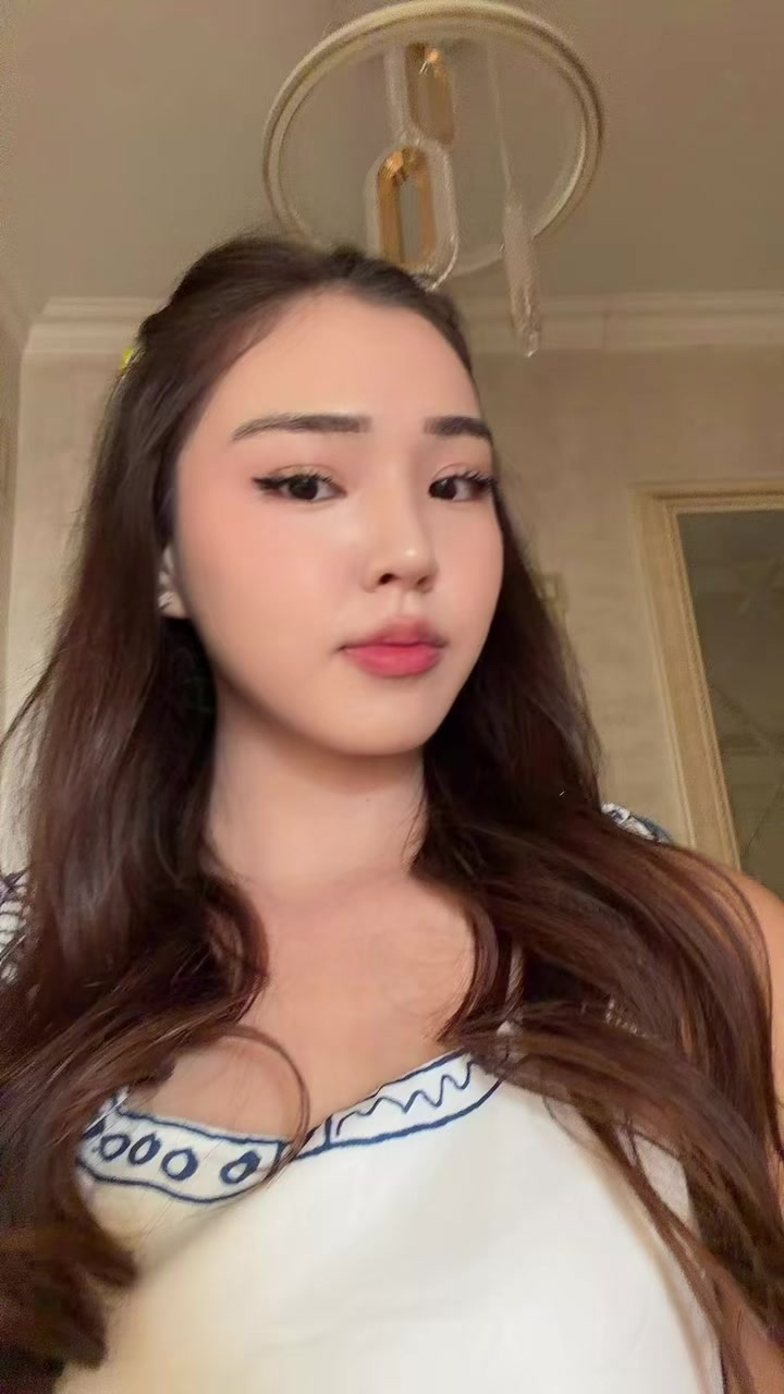 @b’