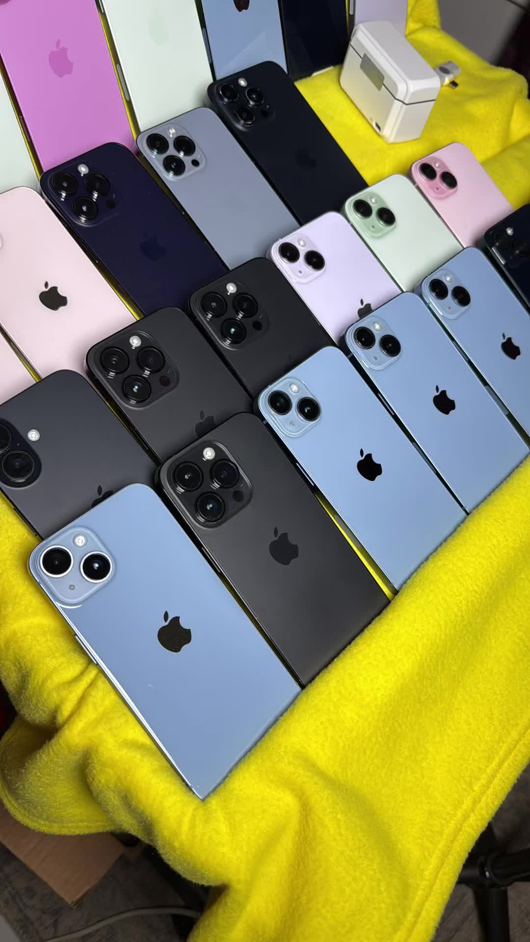 @iPhone liverados con Nicacio