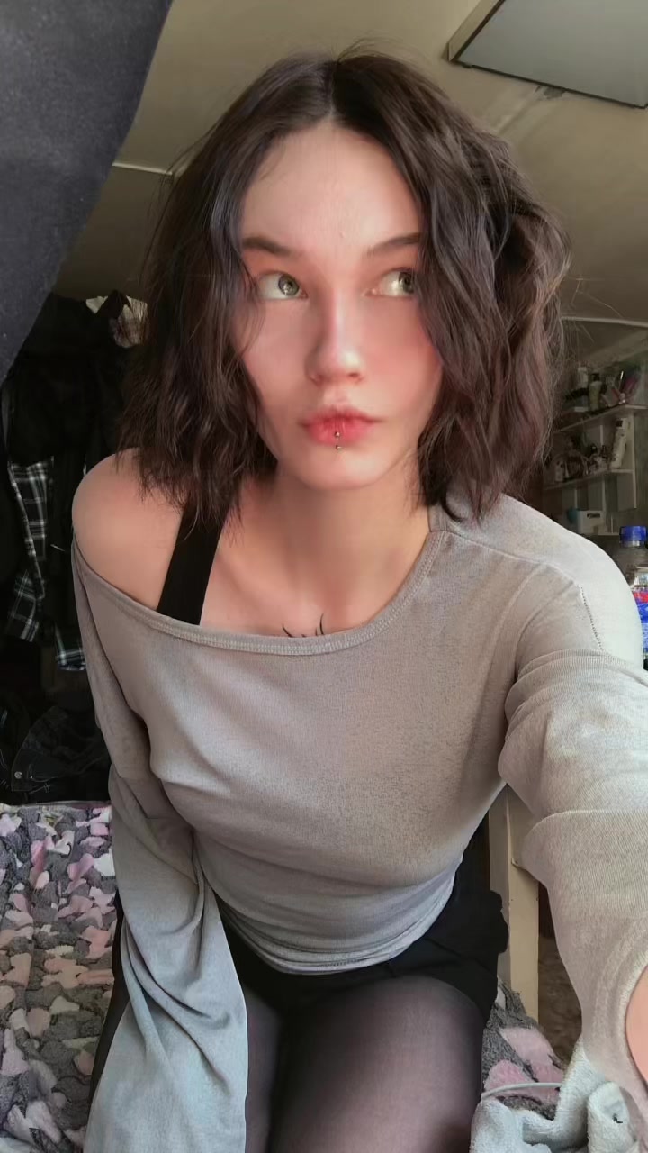 @awwwelie