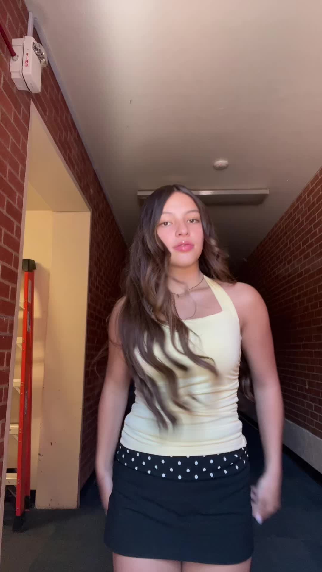 @bella.