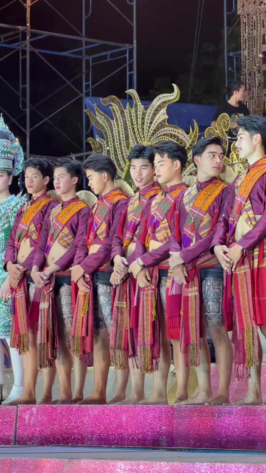 @นาคเล่นน้ำ
