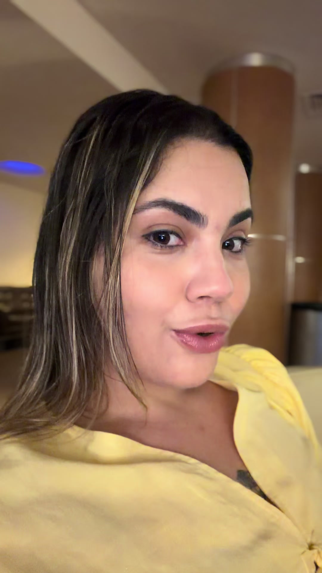 @anadelamonica