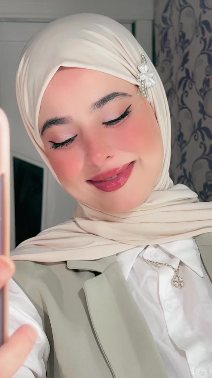 @بثينة شيبان Bouthaina Chibane