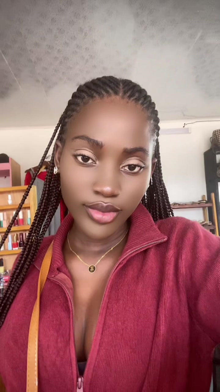 @CHEZ MISS HELENA 🛍💋🇨🇮
