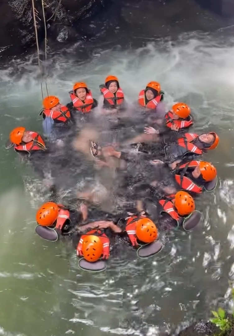 @Curug Naga Treking Bodyrafting