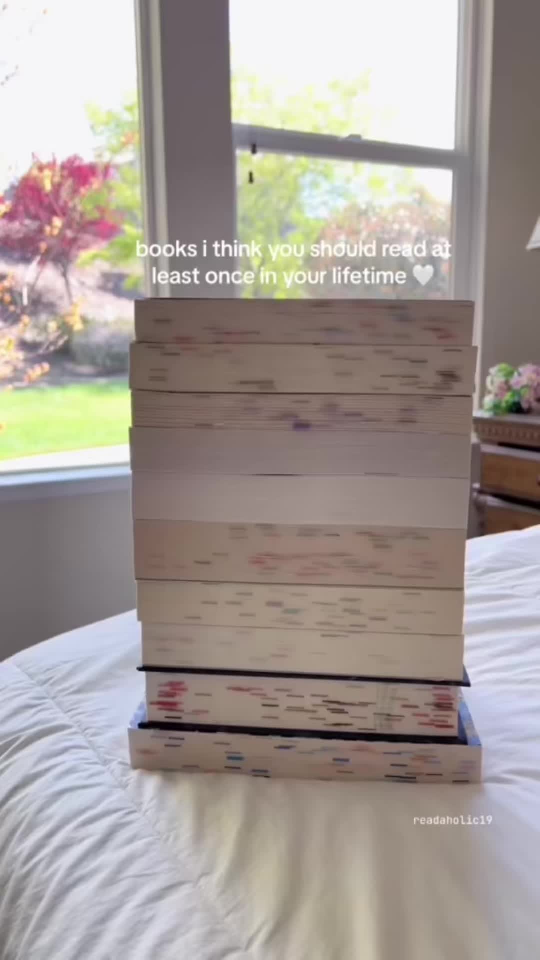 @IG/YT: @readaholic19