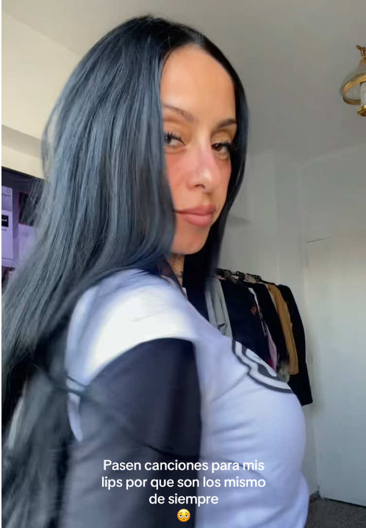 @vaneswaggy
