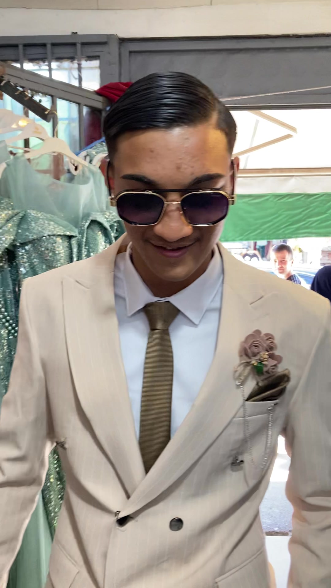@ShOfficial. 👗👔