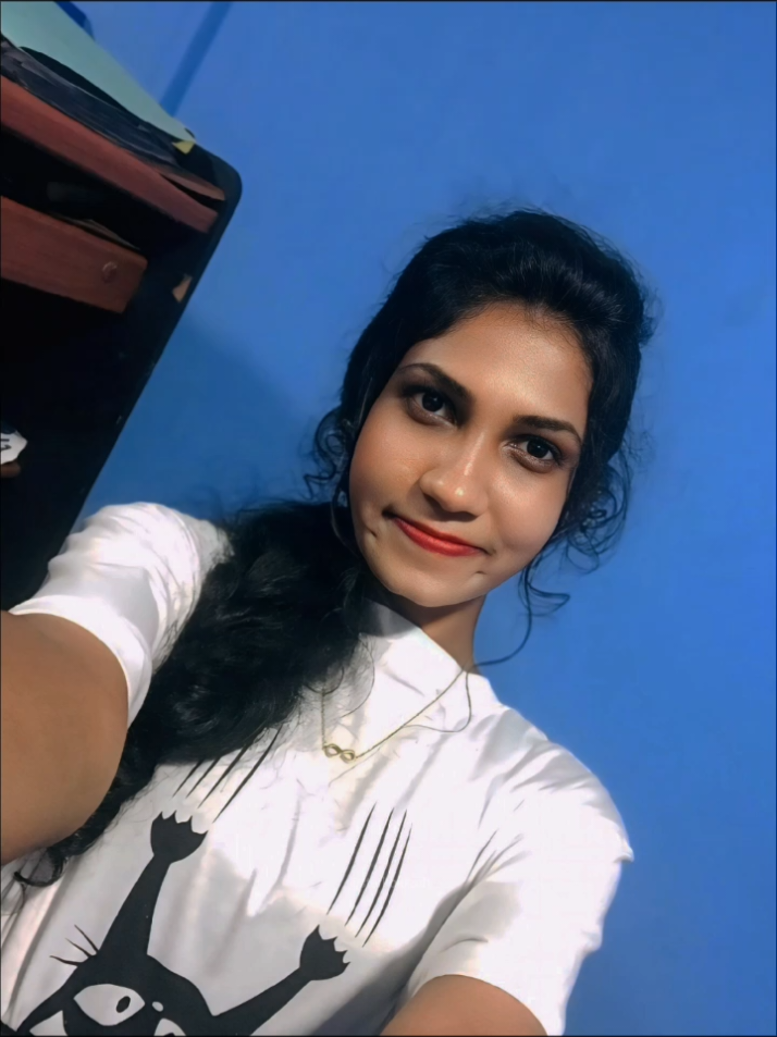@𝐌𝐚𝐋𝐬𝐇𝐢 💕