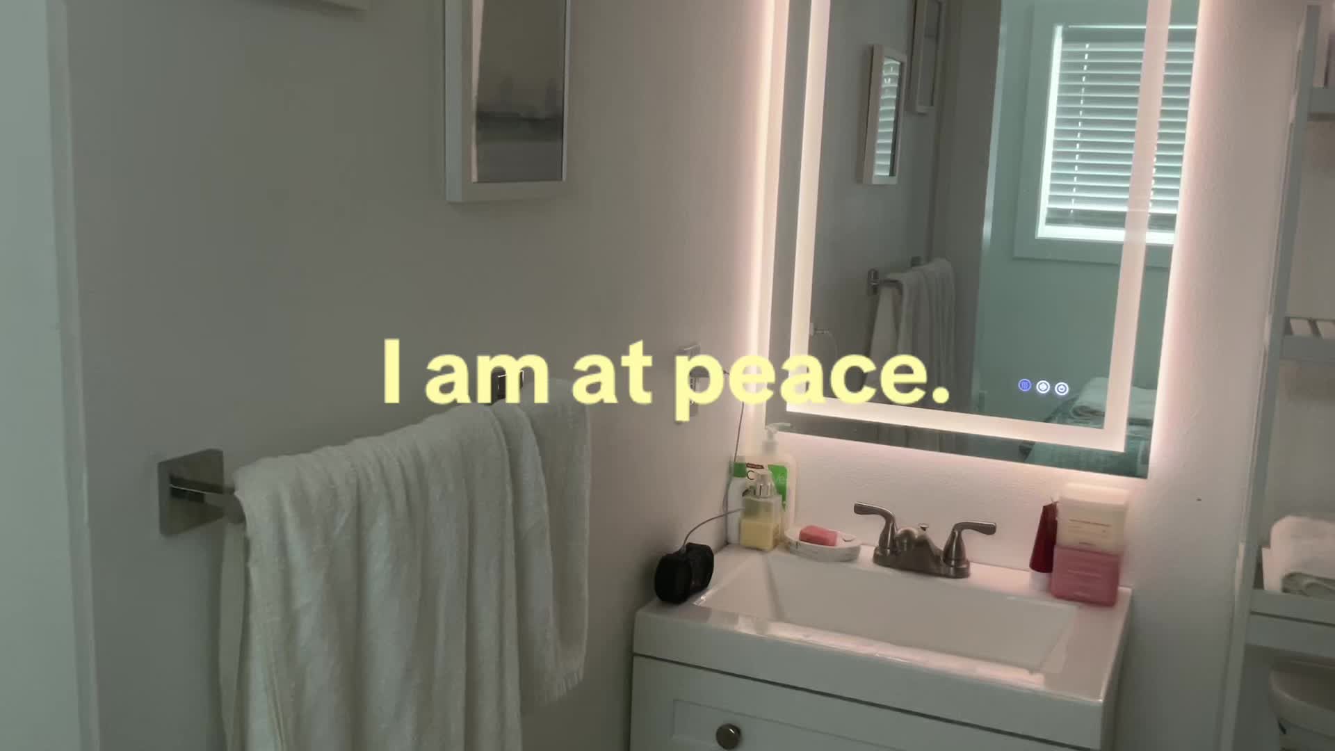 @moldedpeaches