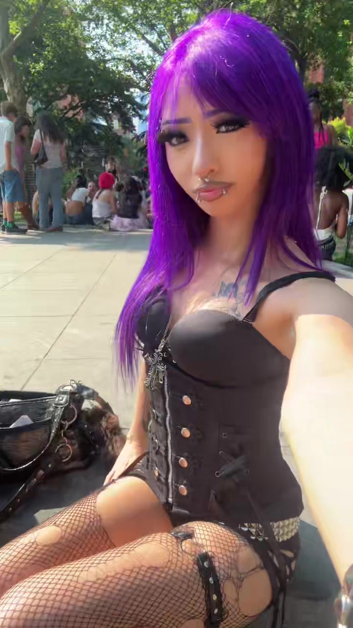 @evilyves_