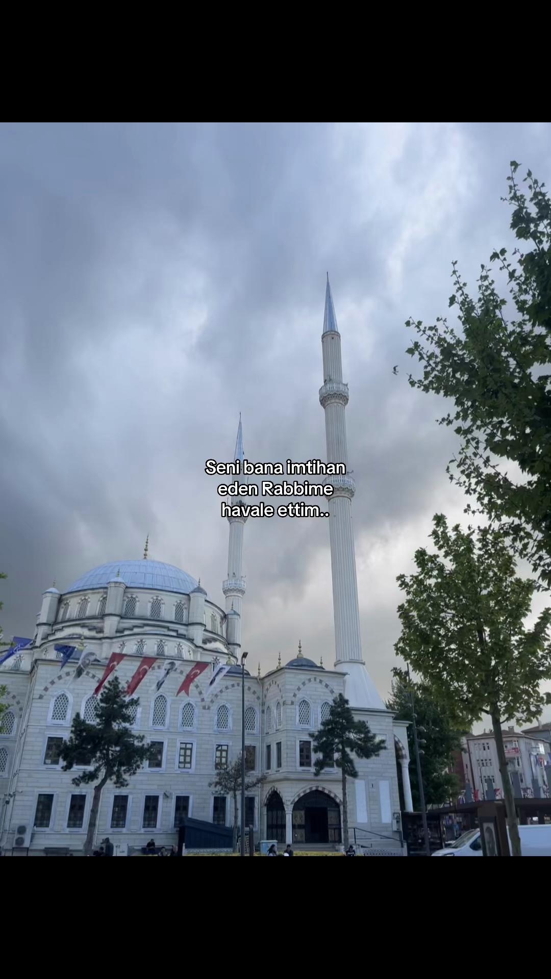 @𝐄.