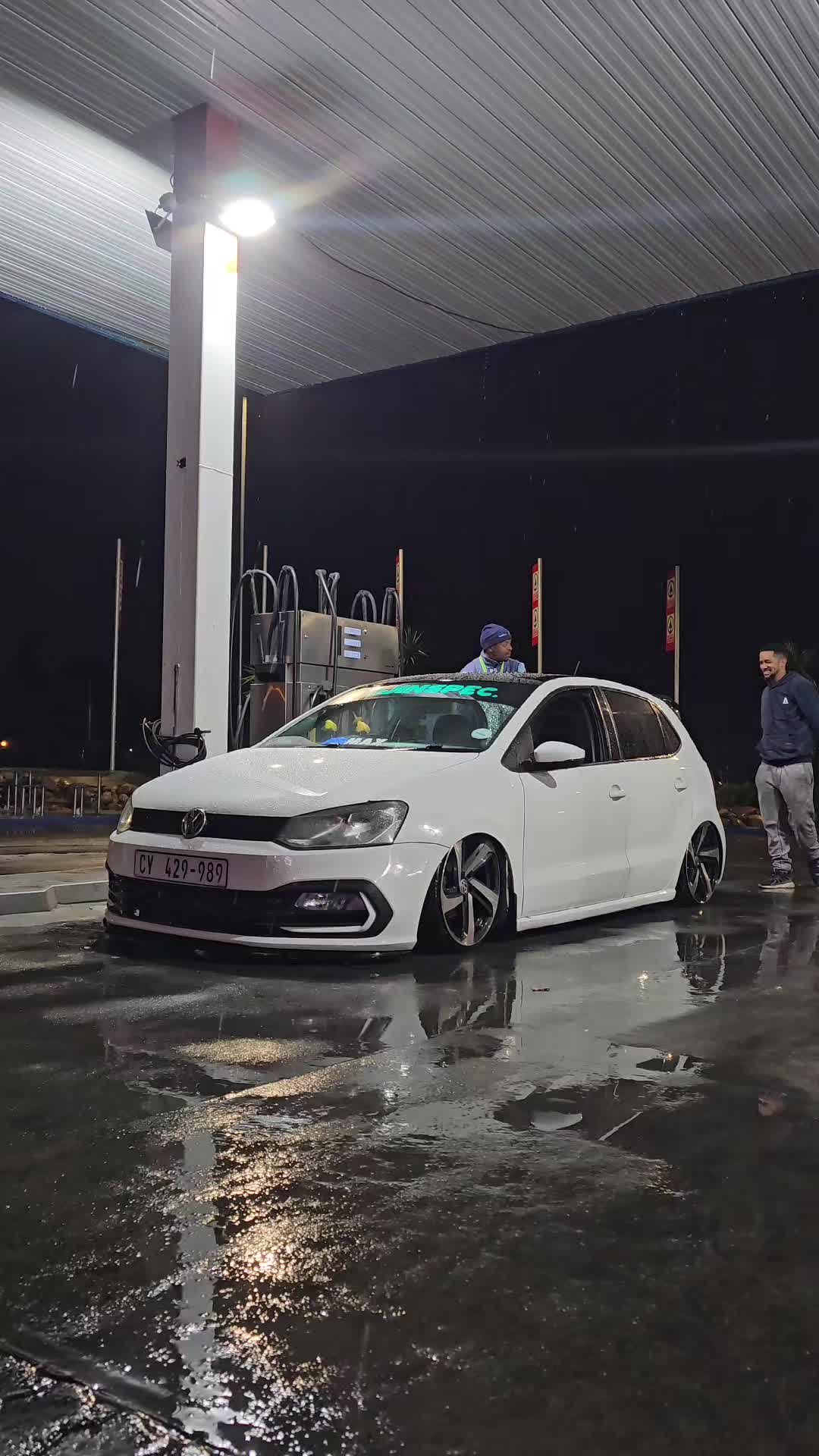 @travis_airm6x