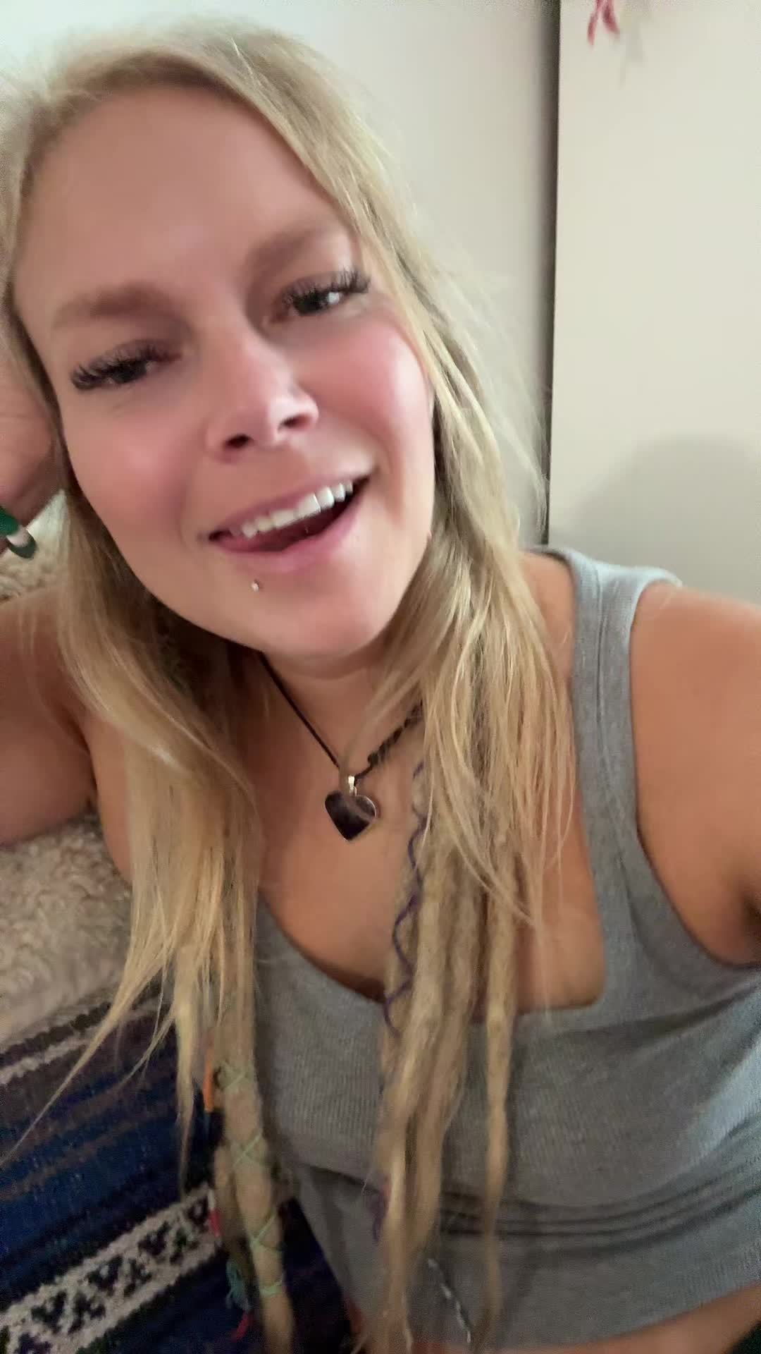 @Foreverhilaryy 👑