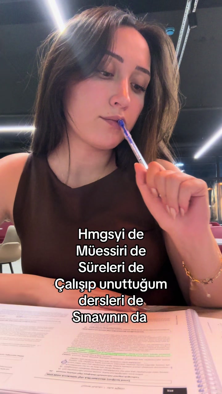 @Elifakyurekaşkm