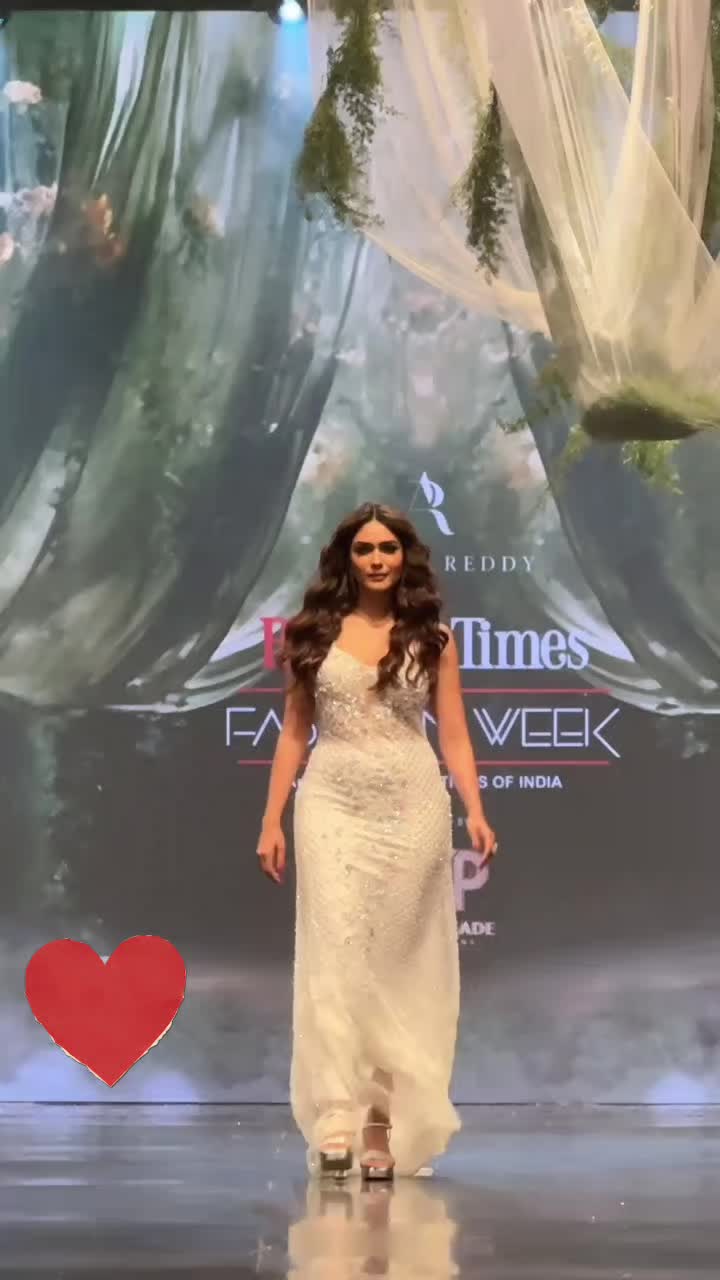 @mrunalthakur