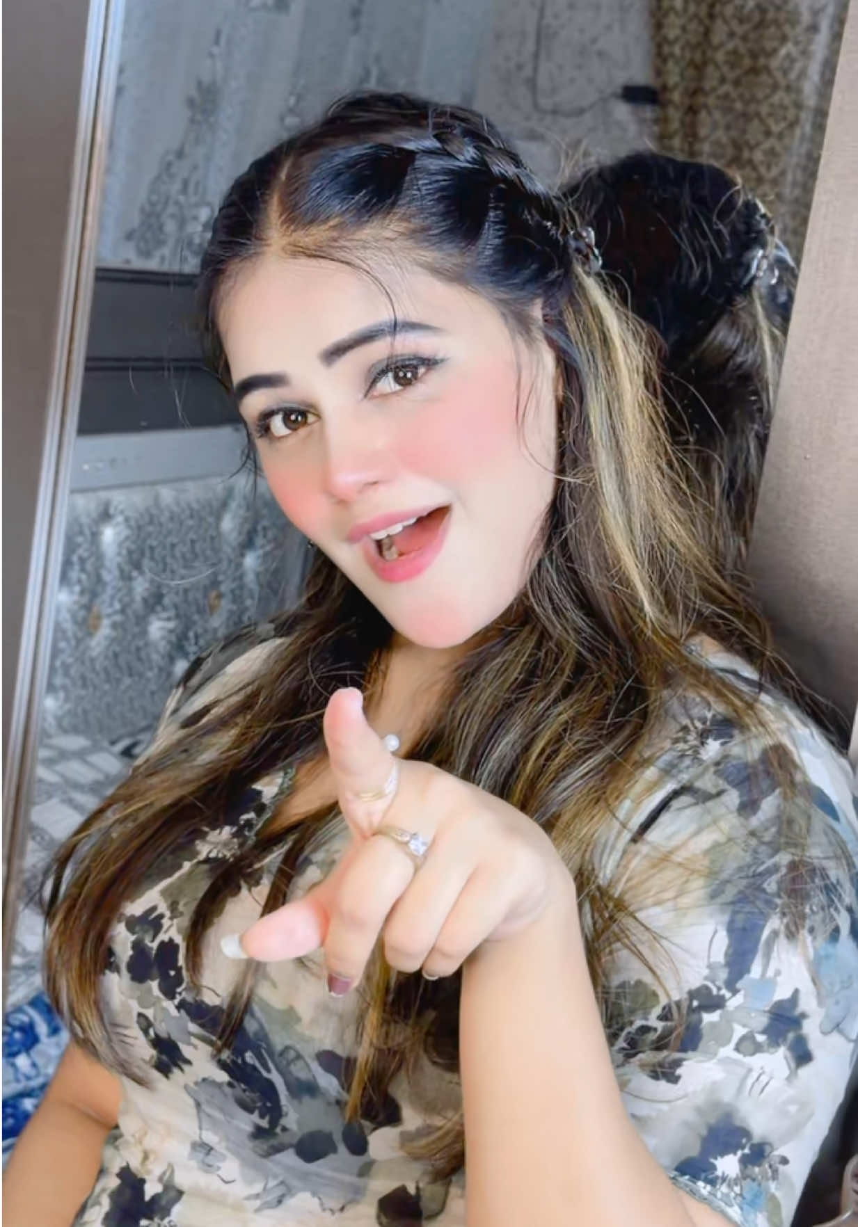@Miss Safeera Khan 💝