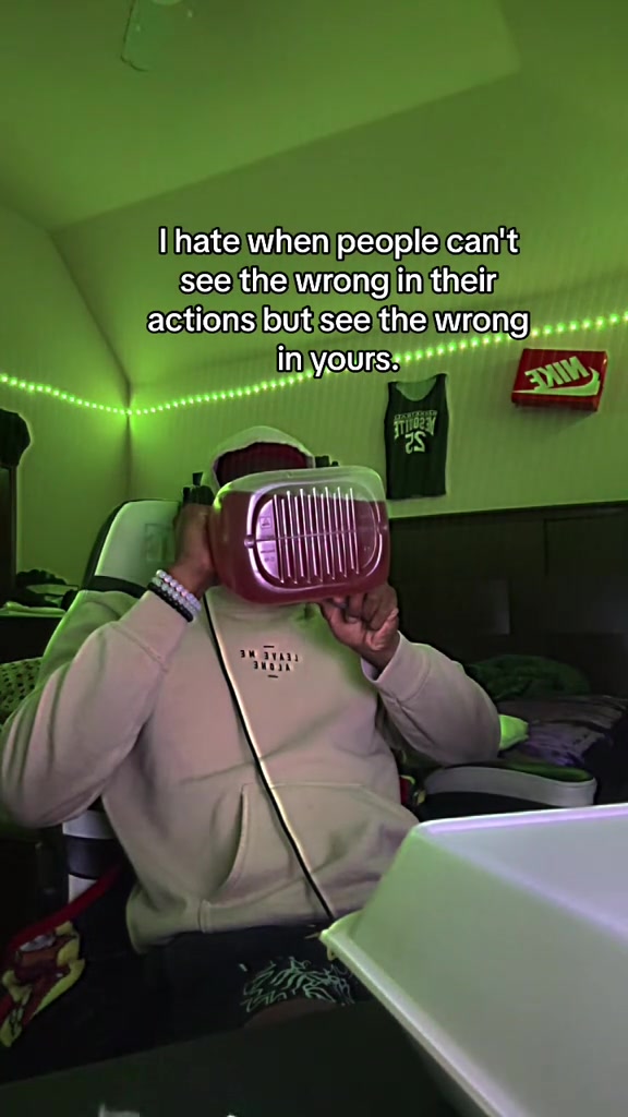 @๐๐:๐๐ โ๐พ