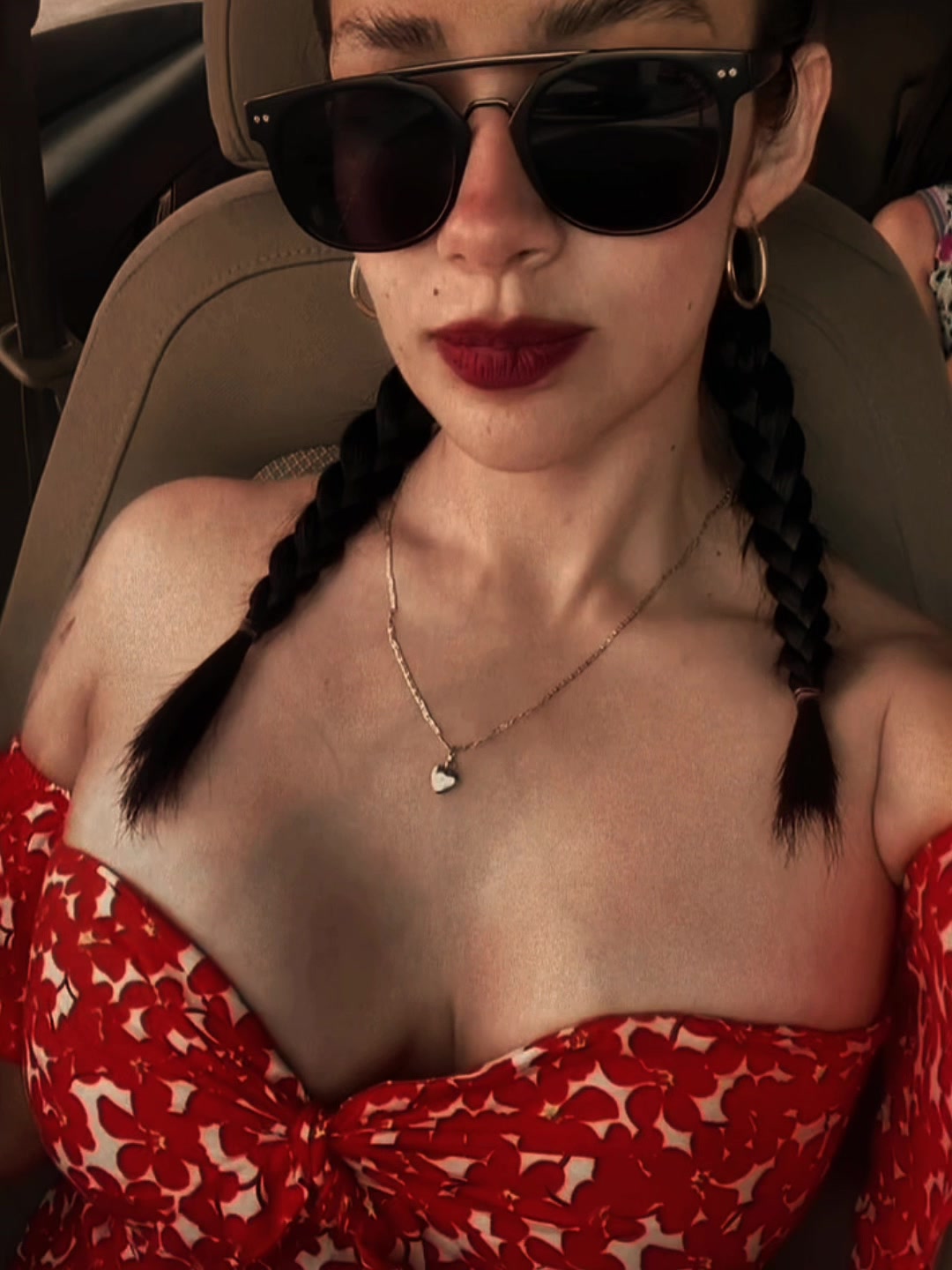 @Elizabeth🌗✨🍒
