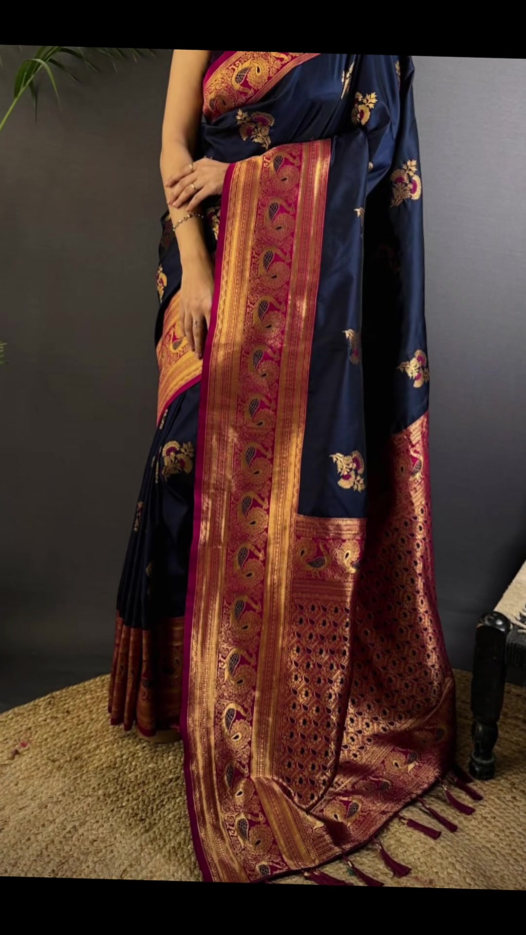 @radha_sarees