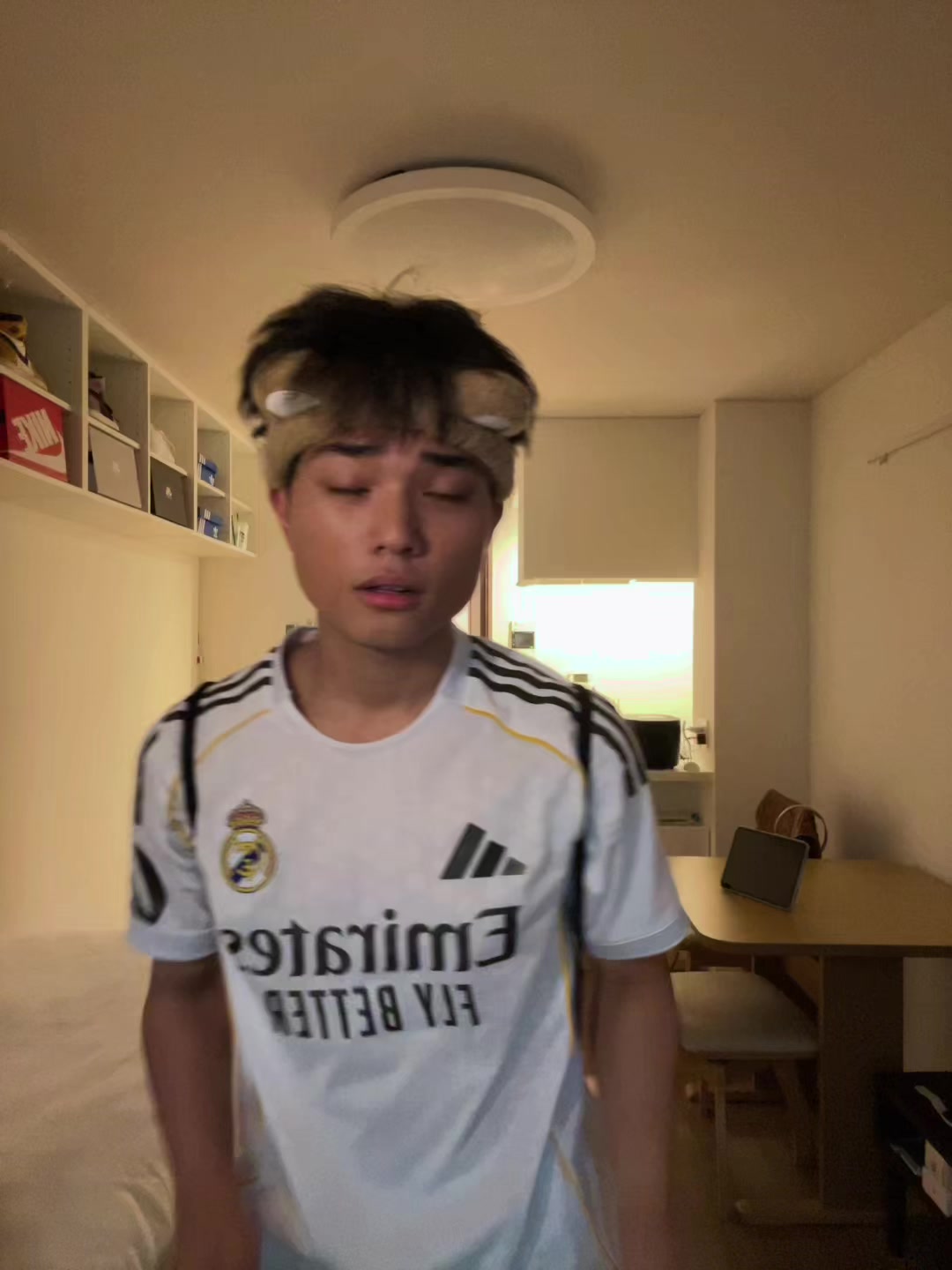 @デセン