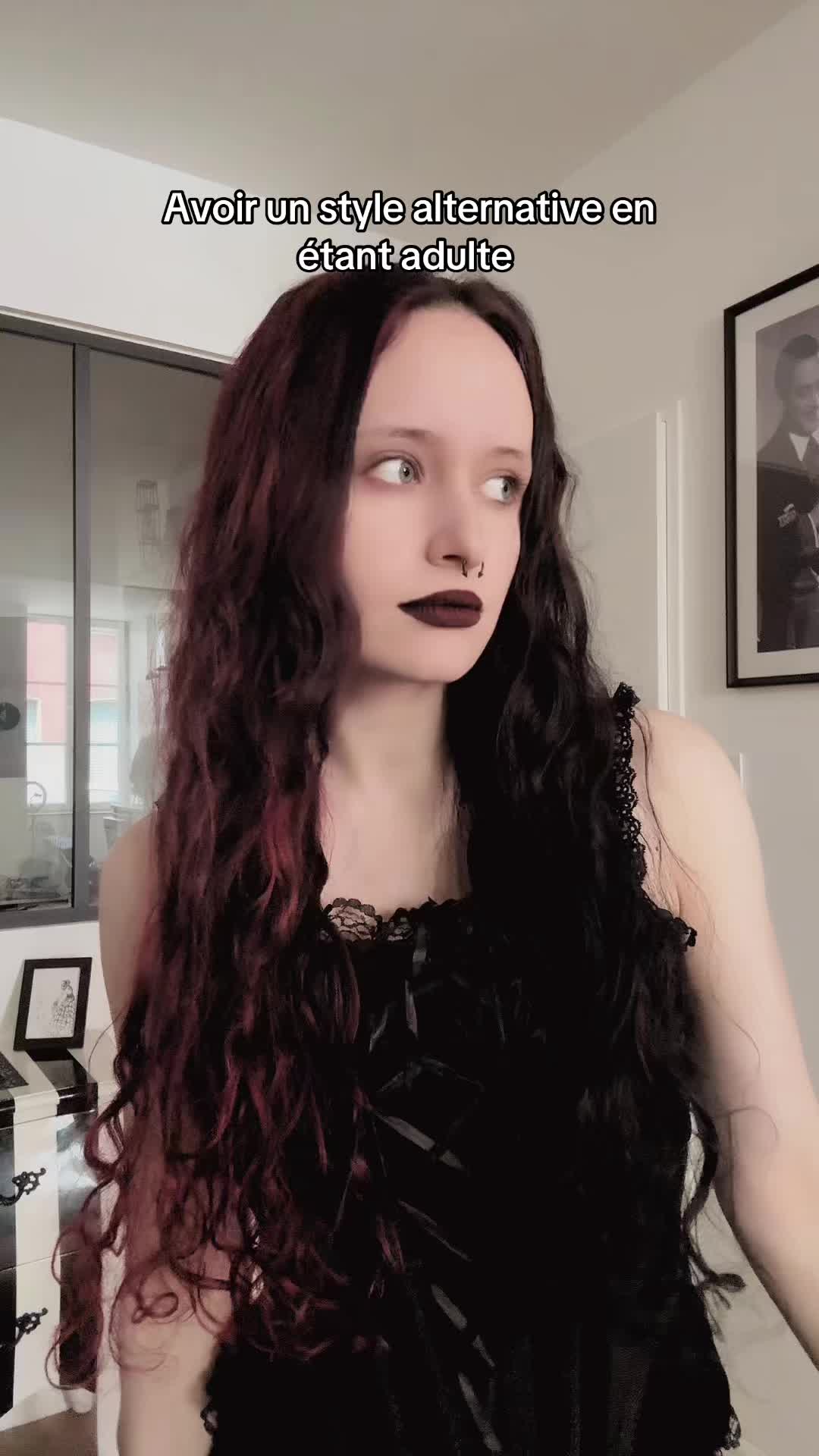 @🦇 𝔐𝔞𝔯𝔦𝔫𝔢 - Goth Girl