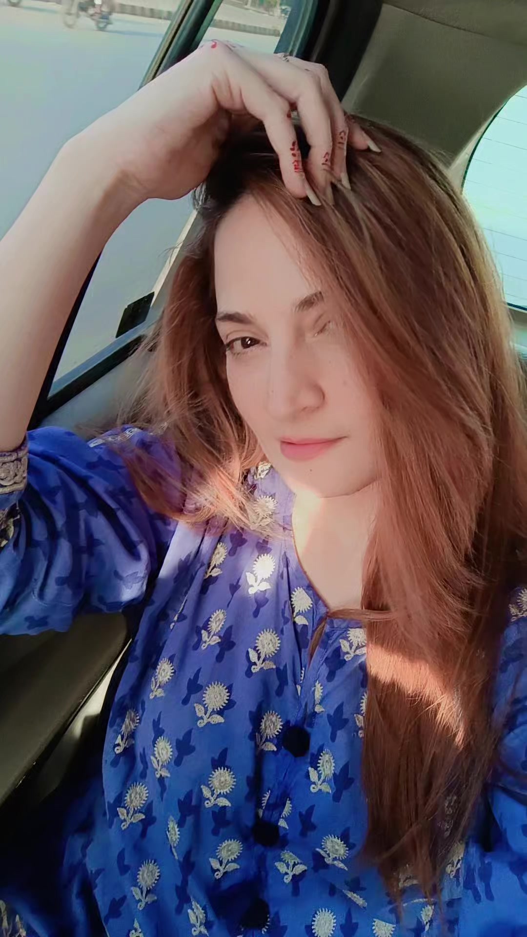 @Hina Khan