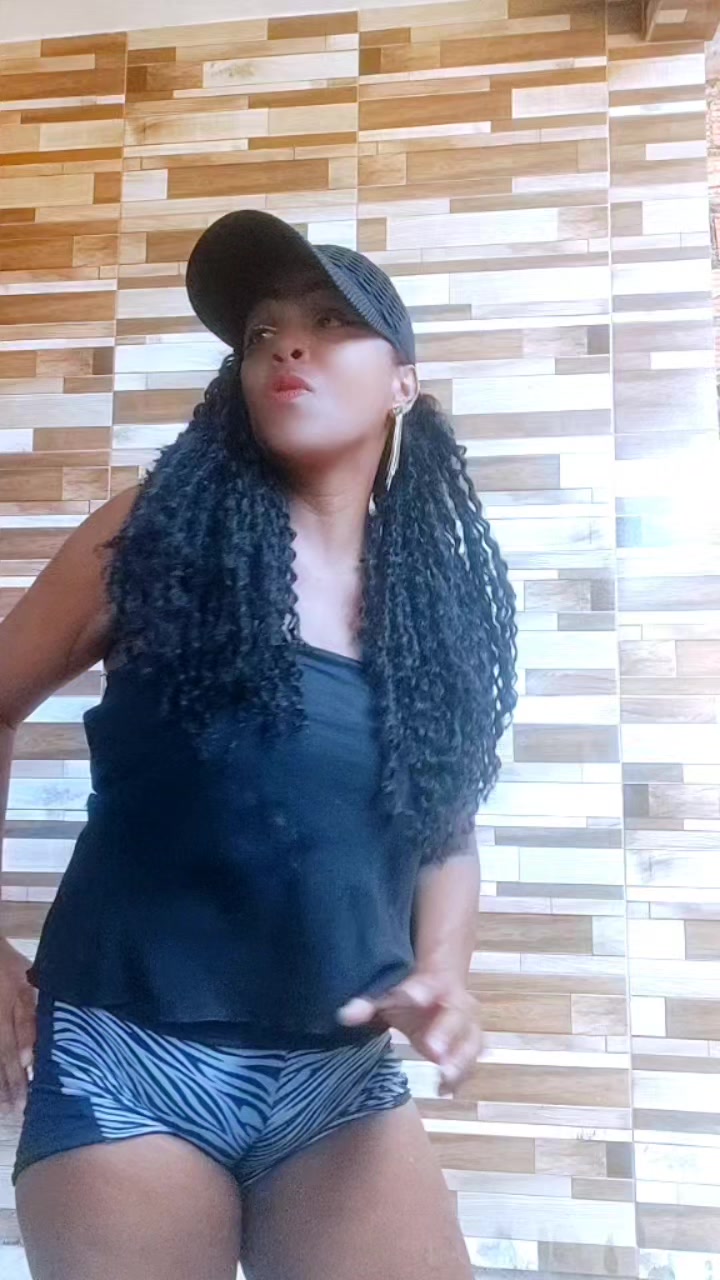 @Lucy a guria do short sexy
