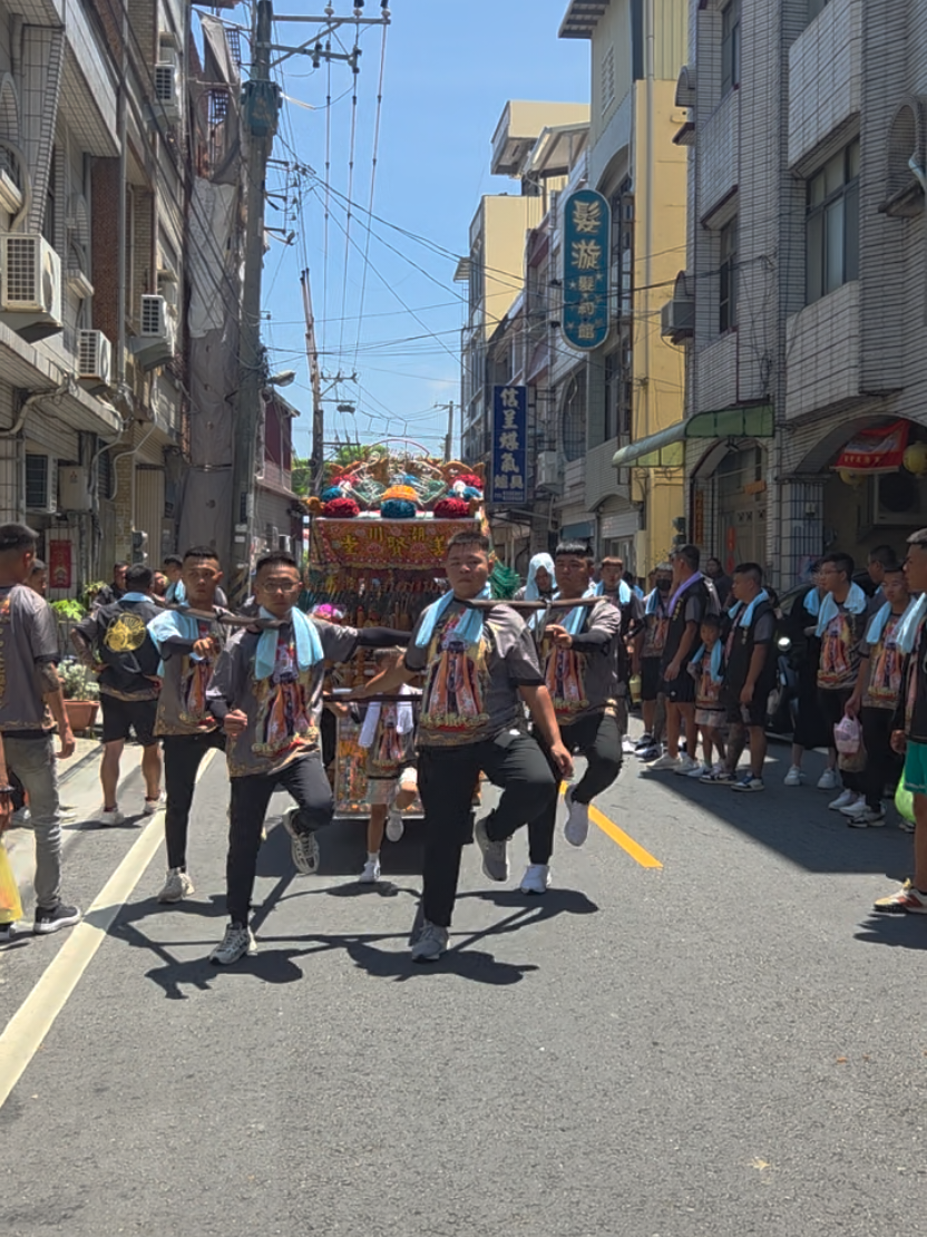 @帥哥跑廟會